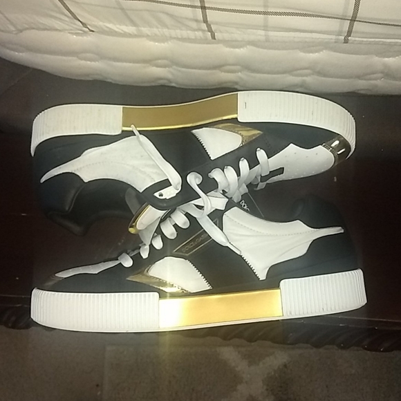 Men Shoes - Picture 2 of 3